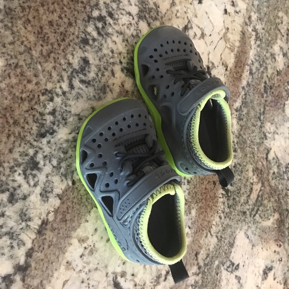 CROCS water/shoe sandal - Picture 3 of 4